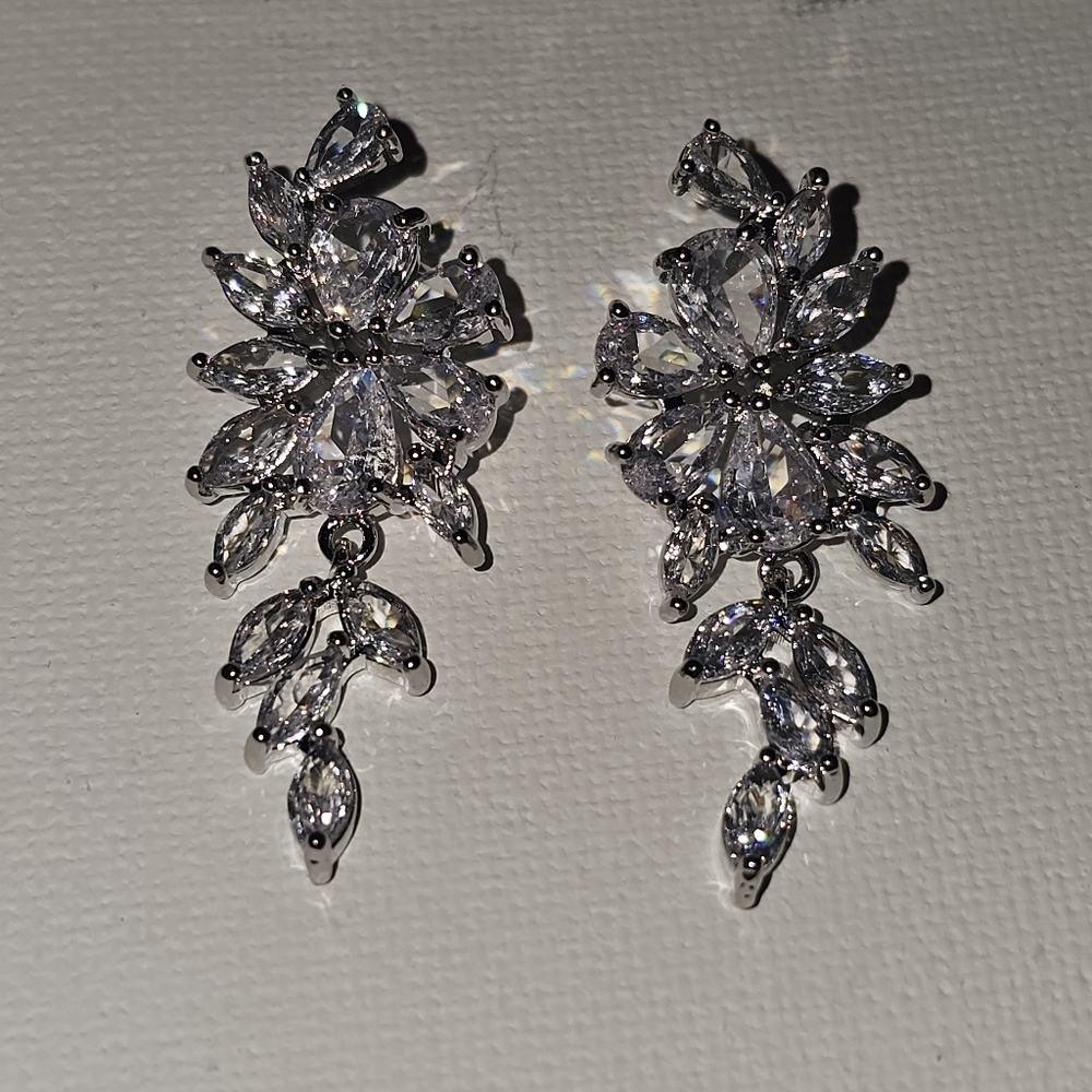 Flower Elegant Cubic Zirconia dangle earrings